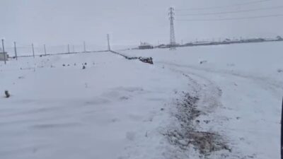 Adilcevaz'da kar yağışı nedeniyle kapanan köy yolları açılmak için ekipler