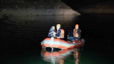 Adıyaman’da baraja açılan balıkçı teknesi alabora olduktan sonra battı. Tekne