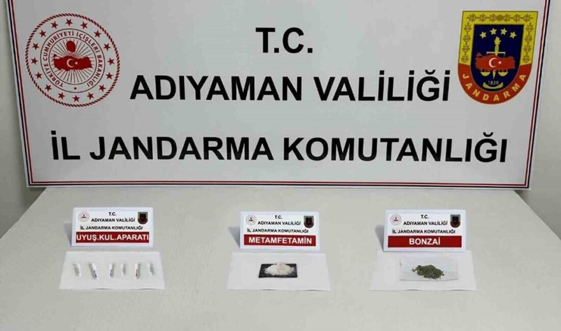 Adıyaman'da İl Jandarma Komutanlığı operasyonunda 20 kişi uyuşturucu suçundan yakalandı.