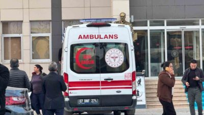 Gencin ölümüyle ilgili gözaltına alınan Abdülkerim B.'yi desteklemek için adliyeye