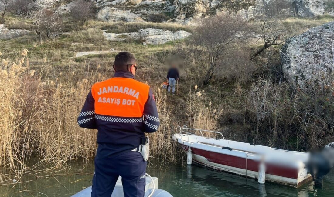 Ağ ile avlanma yasağına uymayan şahsı jandarma yakaladı Gaziantep'te ağ ile avlanma