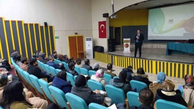Ağrı İl Milli Eğitim Müdürü Hasan Kökrek, aday öğretmenlere değer