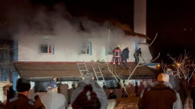 Düzce’nin Gümüşova ilçesi Yongalık köyündeki ahşap camide yangın çıktı. İtfaiye