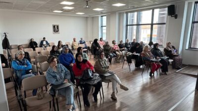 Sakarya Büyükşehir Belediyesi SGM'lerde ailelere, ergenlikle başa çıkma ve sınırların