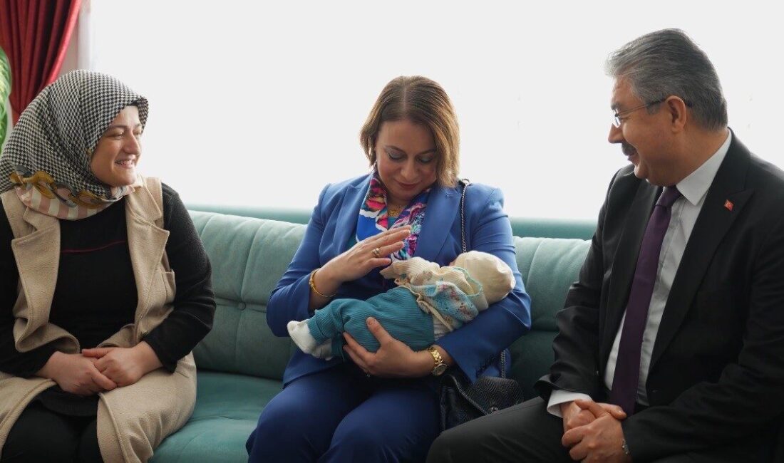 Cumhurbaşkanı Erdoğan'ın ilan ettiği "Aile Yılı" kapsamında doğum yardımı alan