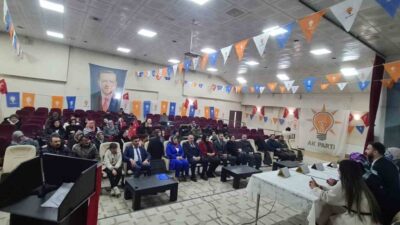Çıldır Kültür Merkezi'nde gerçekleşen kongrede AK Parti kadın kolları başkanı