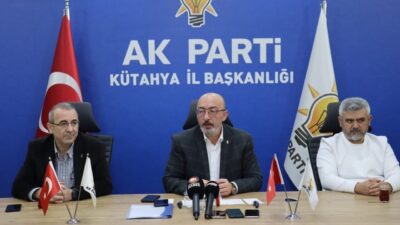 AK Parti Kütahya İl Başkanı Mustafa Önsay, beraberindeki yöneticilerle basın