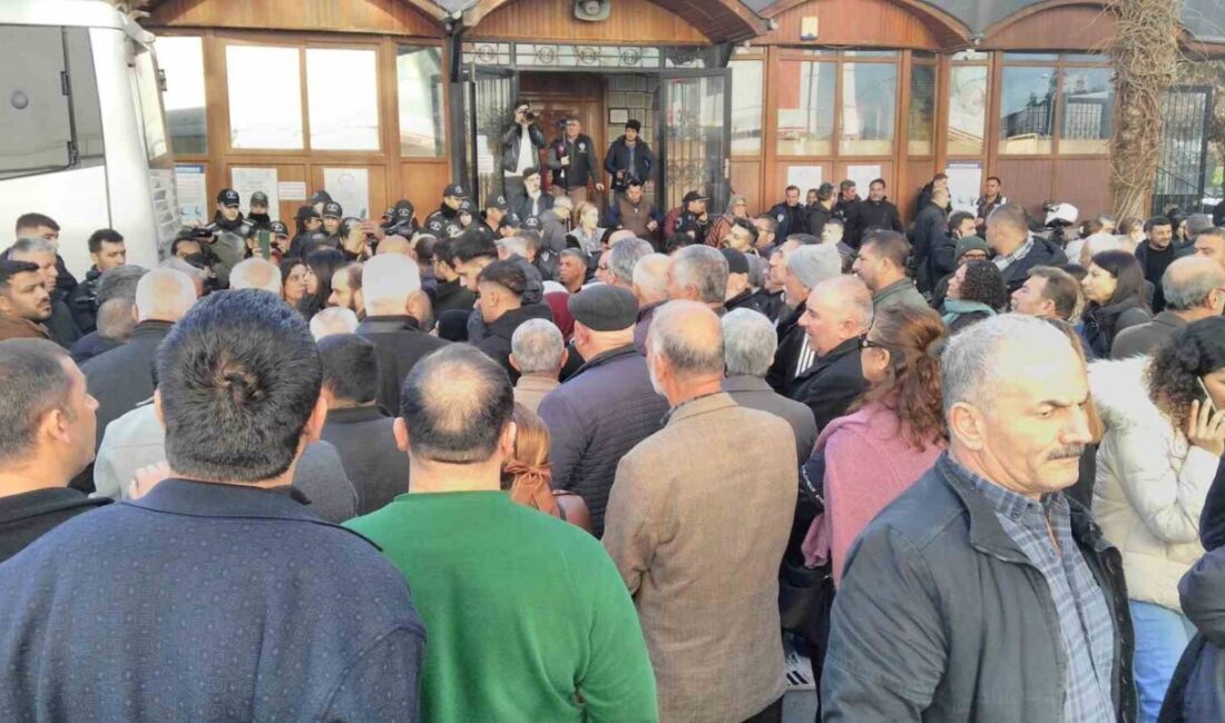 Akdeniz Belediyesi önünde gerginlik Mersin'de DEM Partili Akdeniz