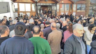 Mersin'de DEM Partili Akdeniz Belediye Başkanı Hoşyar Sarıyıldız ve beraberindeki