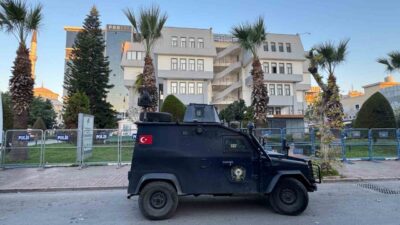 Mersin'de PKK soruşturması kapsamında tutuklanan DEM Partili Akdeniz Belediye Başkanı
