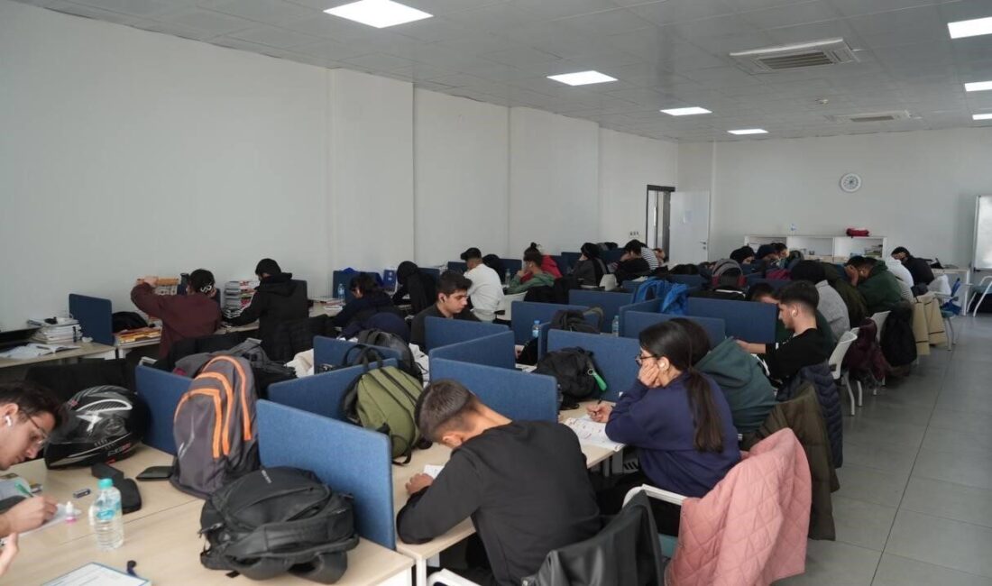 Adıyaman Belediyesi Eğitim ve Kültür Merkezi'ndeki etüt salonları, sömestr tatilini