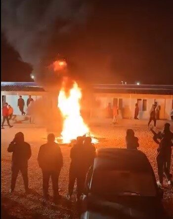 Mersin'deki Akkuyu Nükleer Güç Santrali'nde çalışan işçiler kamp şartlarını protesto