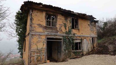 Akyazı Çengeller Mahallesi'ndeki tarihi cami, Sakarya Valisi Rahmi Doğan ve