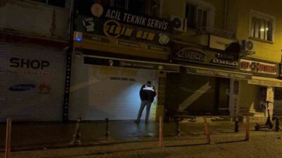Eskişehir'de alacak verecek anlaşmazlığı nedeniyle bir kişi dükkanı silahla taradı.