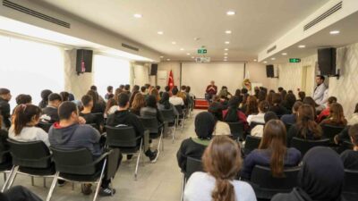 Faruk Konukçu, Alanya'da gençlerle buluştu ve popüler meslek tercihlerinden kaçınmalarını