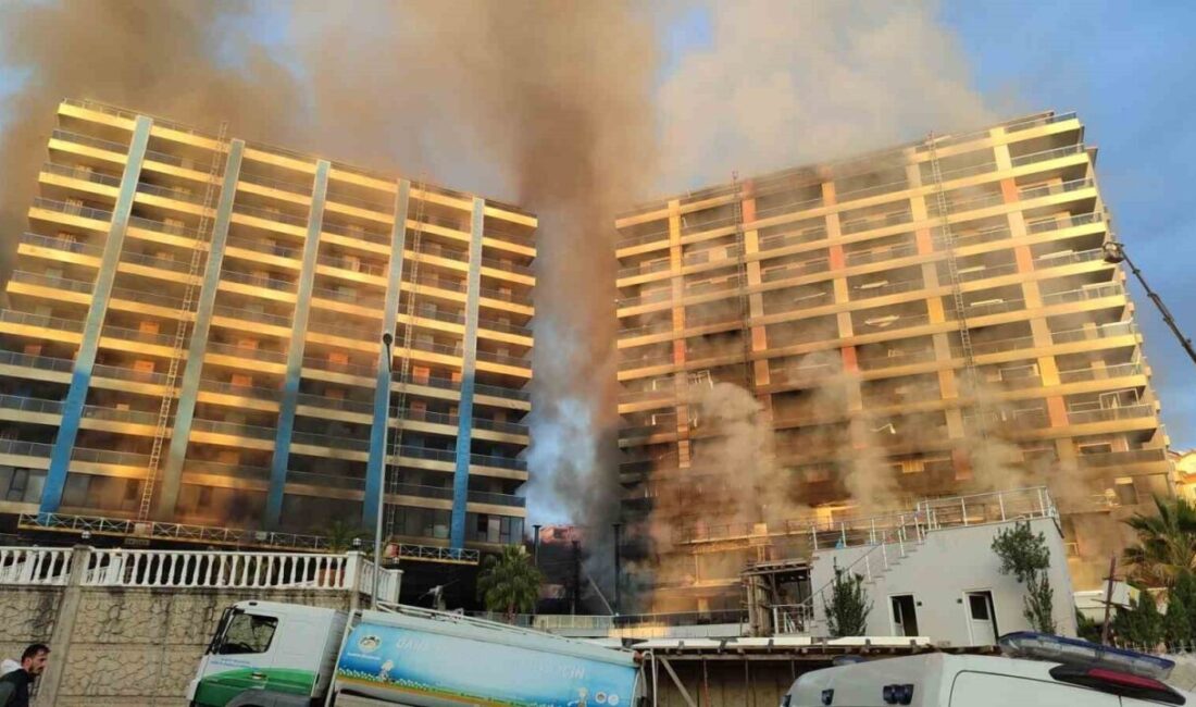 Alanya'da bir otel inşaatında çıkan yangın, 3 saatlik bir müdahale