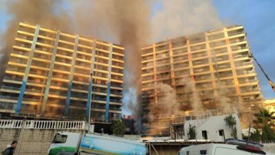 Alanya'da bir otel inşaatında çıkan yangın, 3 saatlik bir müdahale