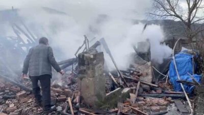 Kastamonu'nun Cide ilçesinde, Çakırlı köyündeki tek katlı evde çıkan yangın,