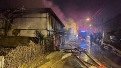 Bursa Osmangazi'deki oto galeri otoparkında çıkan yangında 10 araç kullanılamaz