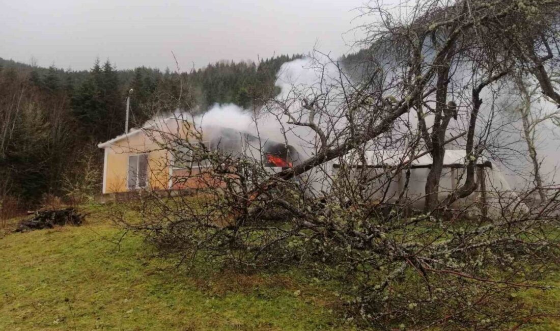 Alevlere teslim olan prefabrik ev kullanılamaz hale geldi Devrekani ilçesinde Satı Mehmet