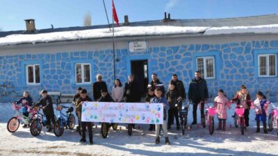 Aliağa Cumhuriyet İlkokulu, Iğdır, Ardahan ve Kars'taki öğrencilere "Velespitim Pırıl
