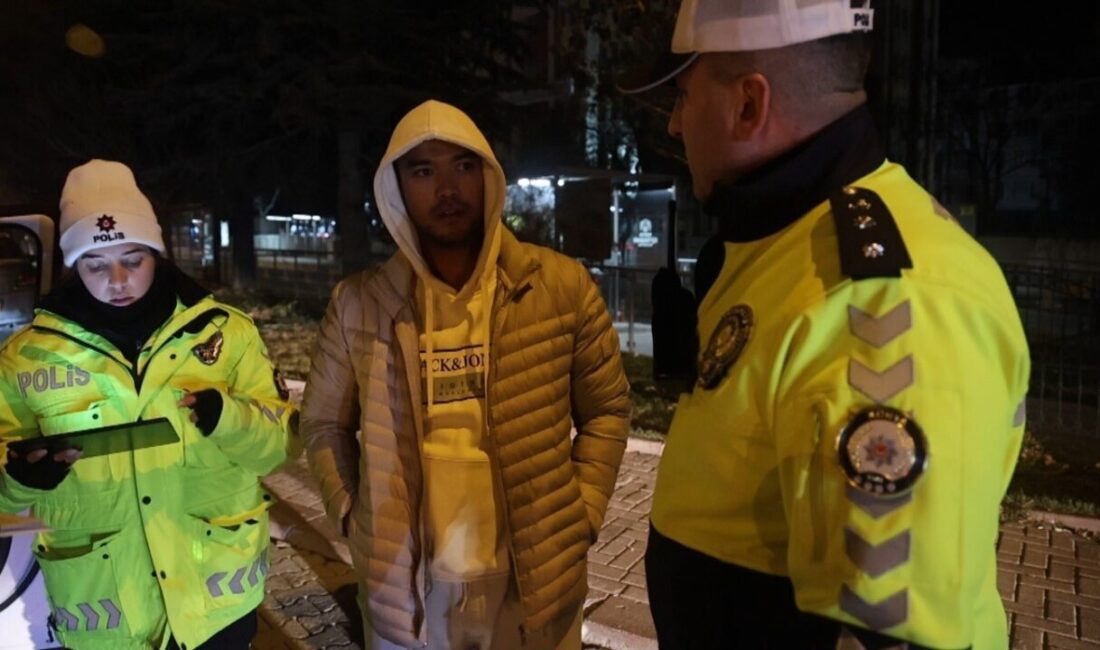 Konya’da denetim yapan polis, uygulama sırasında aynası, tamponu ve camı