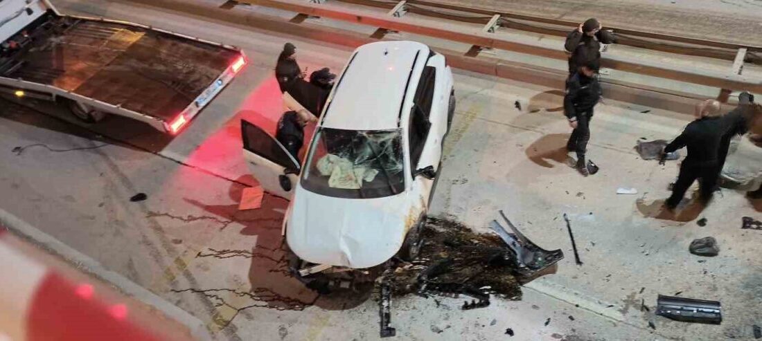 Turhal ilçesindeki alt geçide düşen araç kazasında alkollü sürücü ve