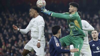 Manchester United'ın kalecisi Altay Bayındır, FA Cup 4. turunda Arsenal'i