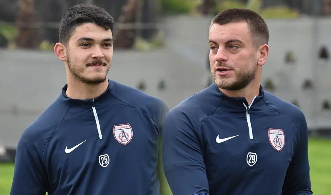 Altınordu'nun genç futbolcuları Efe Kaan Yıldız ve Emir Can Gencel,