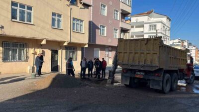 Darıca'da altyapı çalışmaları sırasında delinen doğal gaz borusu paniğe sebep