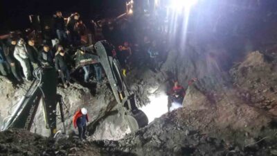 Amasya Valisi Önder Bakan, köydeki su kuyusu açma çalışmalarında meydana