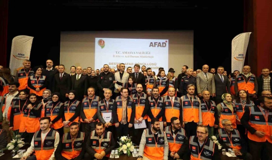 Amasya'da AFAD eğitimlerini başarıyla tamamlayan gönüllülere kimlik belgeleri verildi. Amasya