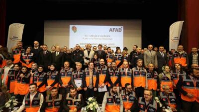 Amasya'da AFAD eğitimlerini başarıyla tamamlayan gönüllülere kimlik belgeleri verildi. Amasya