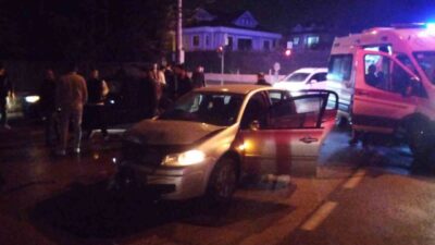 İnegöl'de ambulansa yol vermek isterken iki otomobilin çarpıştığı kazada Ahmet