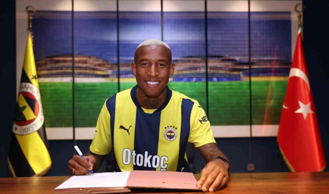 Fenerbahçe, Anderson Talisca ile 1,5 yıllık sözleşme imzaladı. Brezilyalı futbolcu