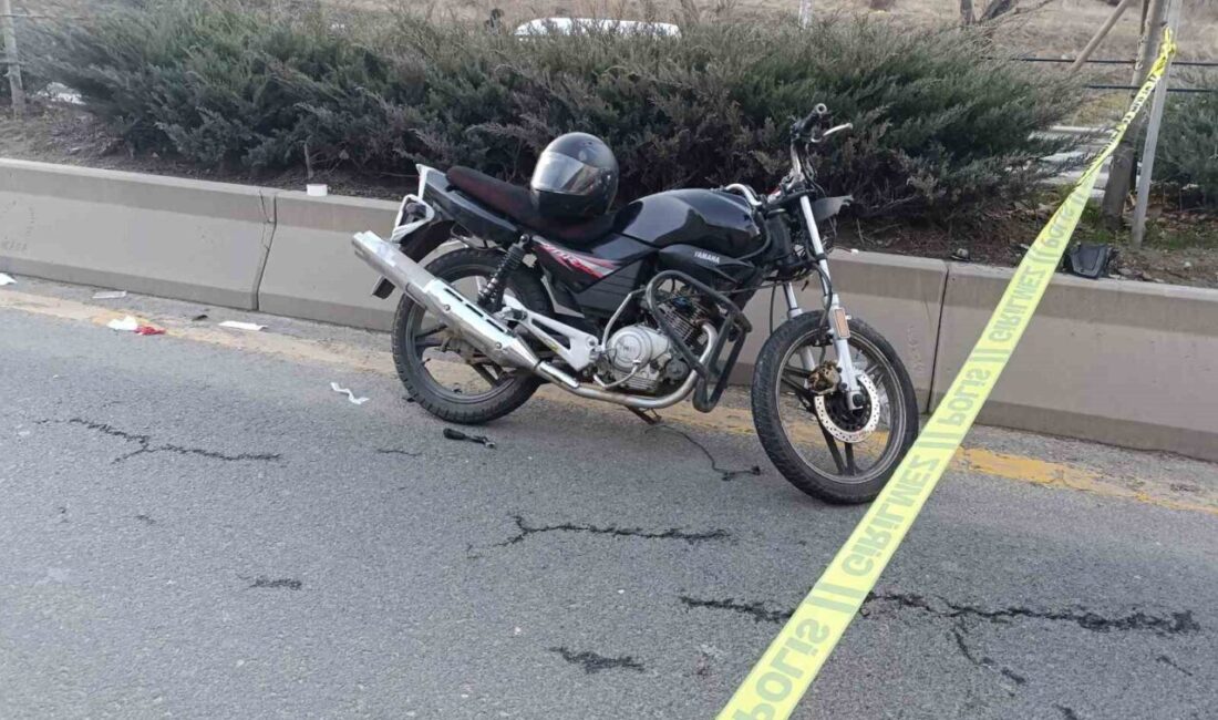 Ankara Mamak'ta kamyonete çarpan motosikletin sürücüsü A.E.A ağır yaralandı. 16