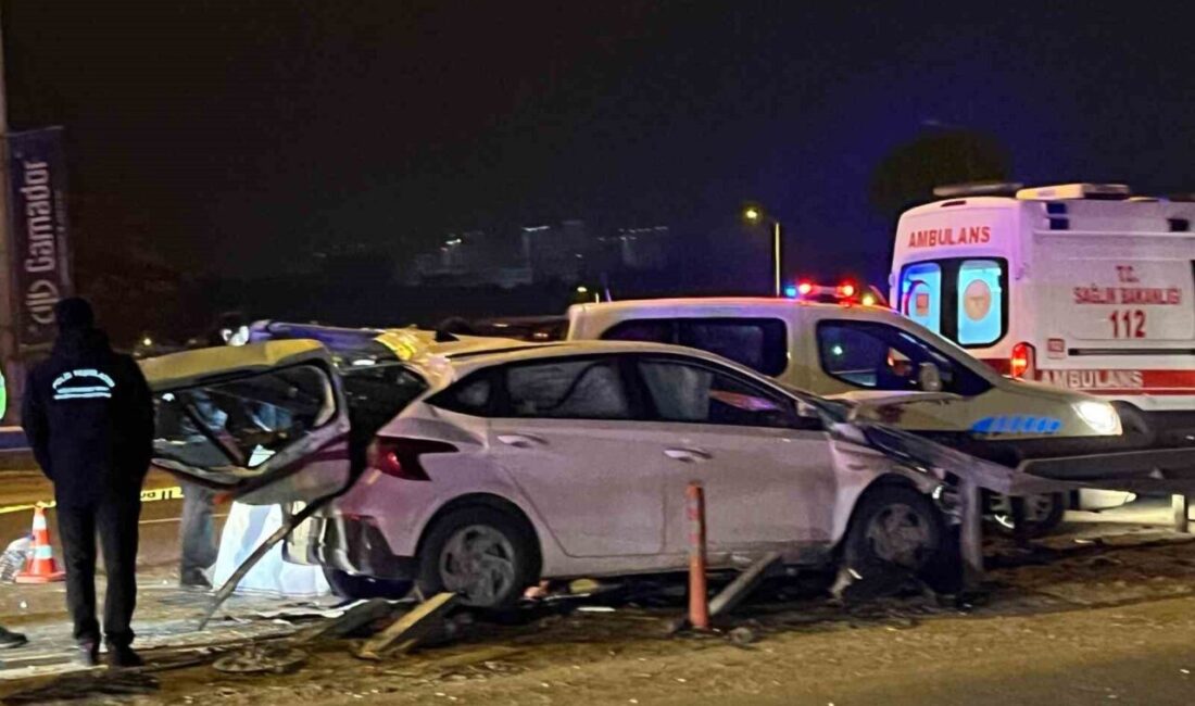Ankara'nın Etimesgut ilçesinde P.Ü. idaresindeki otomobil, gece saatlerinde kavşakta bariyerlere