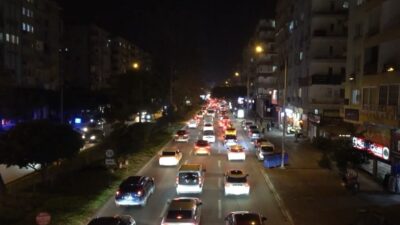 Antalya'da meydana gelen kaza sonucunda motosikletli polis timi bir otomobille
