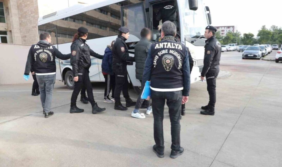Antalya Emniyeti son haftada 483 aranan şahsı yakalayarak adli makamlara