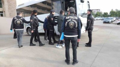 Antalya Emniyeti son haftada 483 aranan şahsı yakalayarak adli makamlara