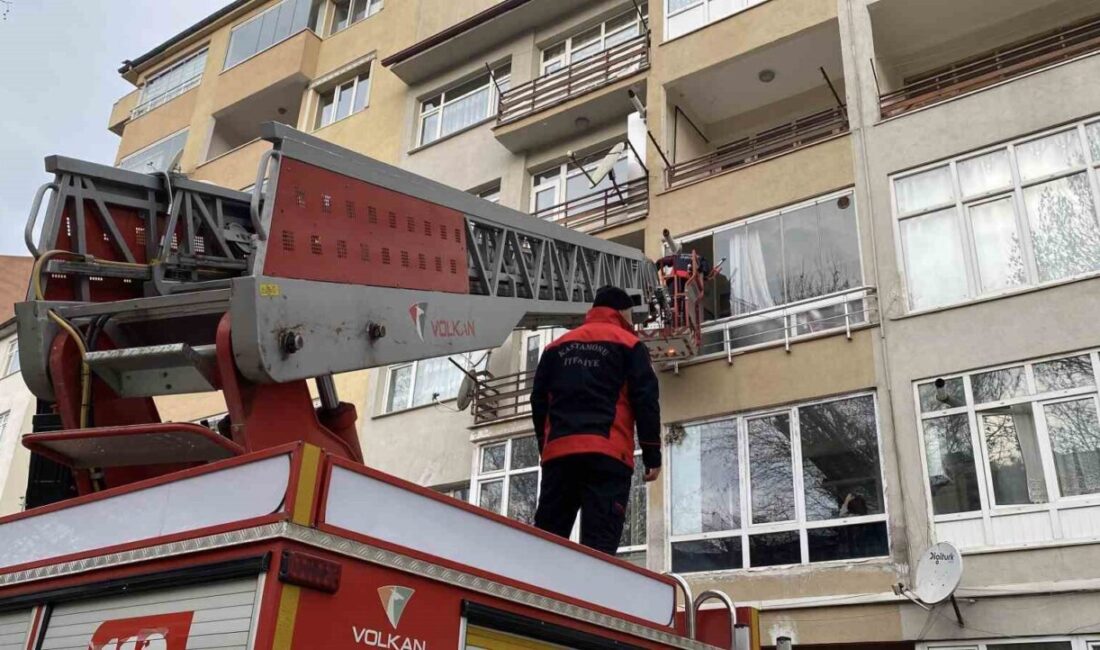 Apartmandan gelen silah sesi ve kırılan cam ekipleri harekete geçirdi Kastamonu'da apartman dairesinden silah