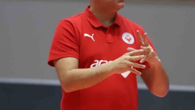 Sultanlar Ligi'nde Aras Kargo, Eczacıbaşı Dynavit'e 3-0 yenilerek zorlu bir