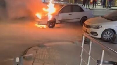 İstanbul Arnavutköy’de seyir halindeki araçta bilinmeyen bir nedenden dolayı motor