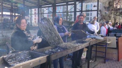 Artvin Borçka Anadolu Lisesi'nin düzenlediği 2. Hamsi Şenliği, öğrencilerin motivasyonunu