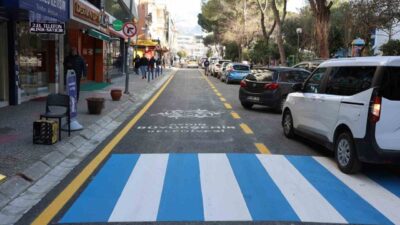 Aydın Büyükşehir Belediyesi, Cumhuriyet Caddesi'ndeki yol yenileme çalışmasını tamamlayarak vatandaşların
