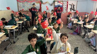 Aydın'ın Efeler ve Kuyucak ilçelerinde jandarma ekipleri, 1. sınıf öğrencilerine