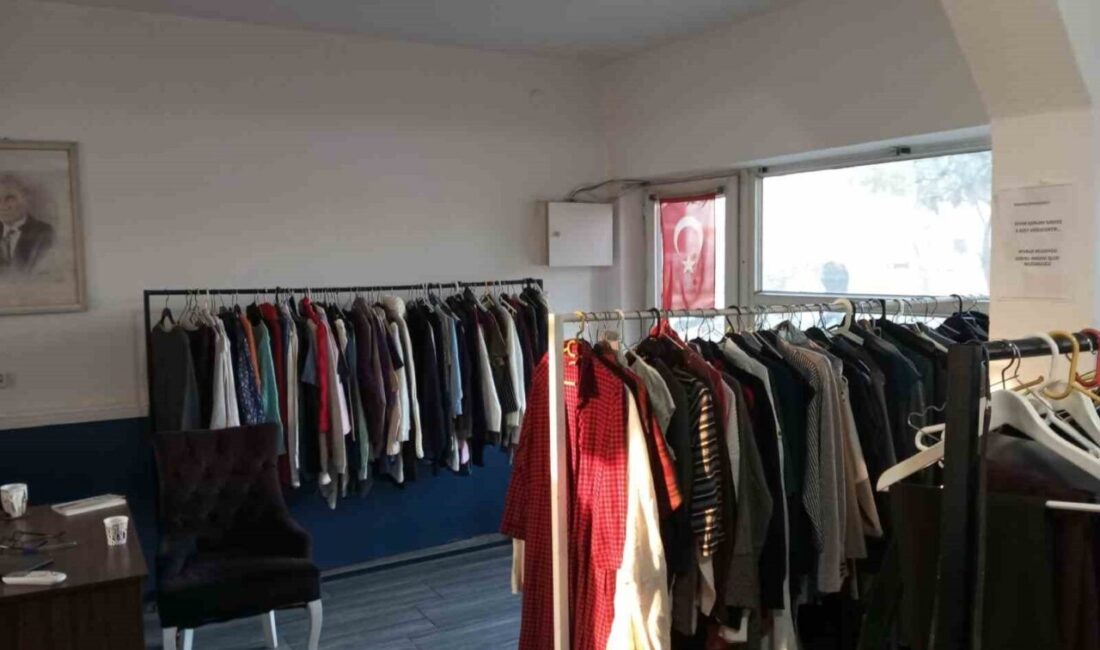 Ayvalık’ta Sosyal Market yüzleri güldürüyor Ayvalık Belediyesi'nin maddi durumu