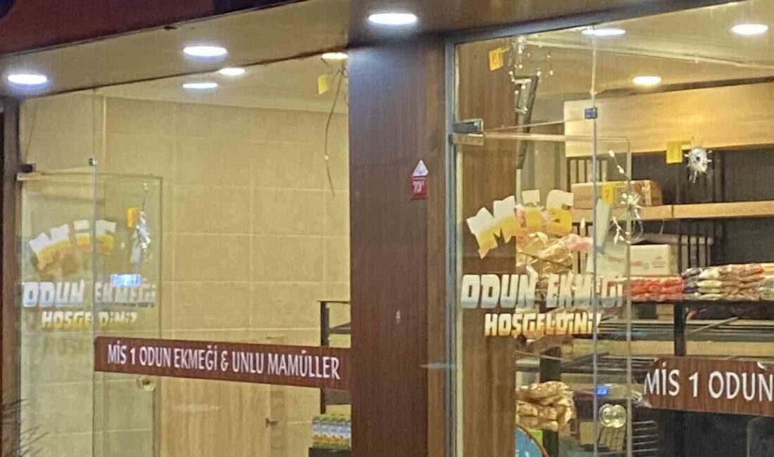 Bağcılar'da akşam saatlerinde bir ekmek fırınına motosikletle gelip silahlı saldırı