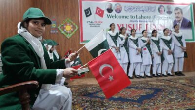 Milli Eğitim Bakanı Yusuf Tekin, Pakistan'da Kinnaird Kız Lisesi'ni ziyaret