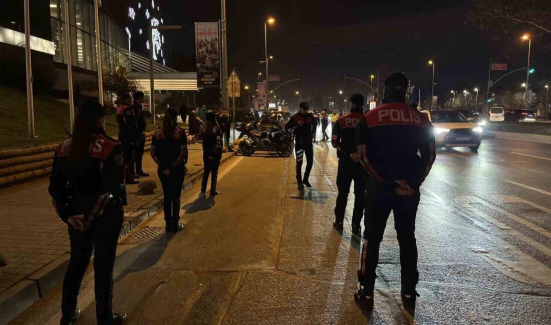 Bakırköy’de polis ekiplerinden asayiş uygulaması İstanbul Bakırköy'de polis ekiplerince